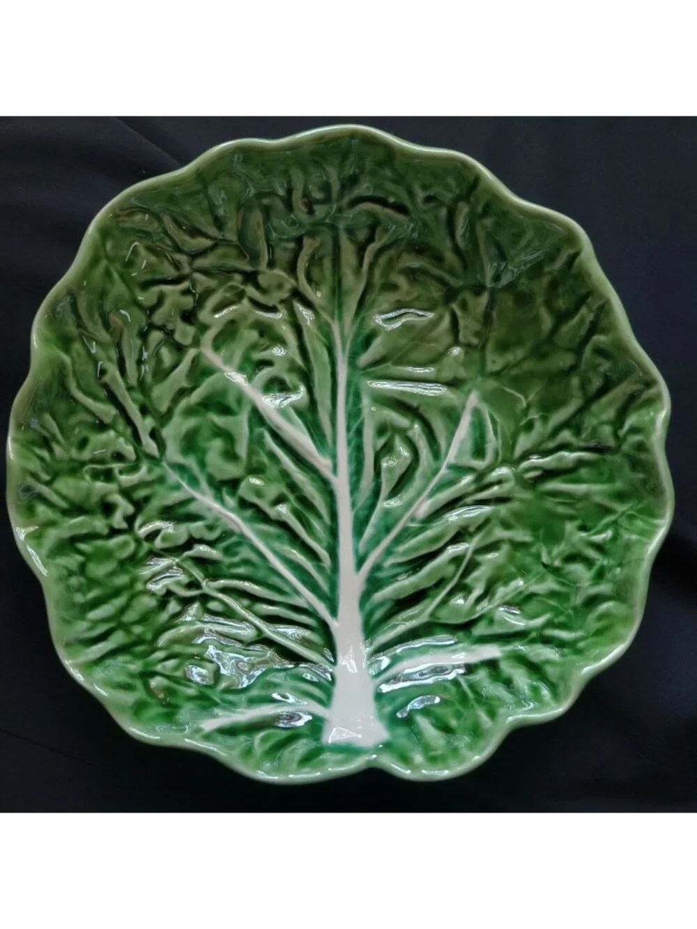 Olfaire Caldas Portugal Green Majolica Cabbage Leaf Serving Bowl 8.625